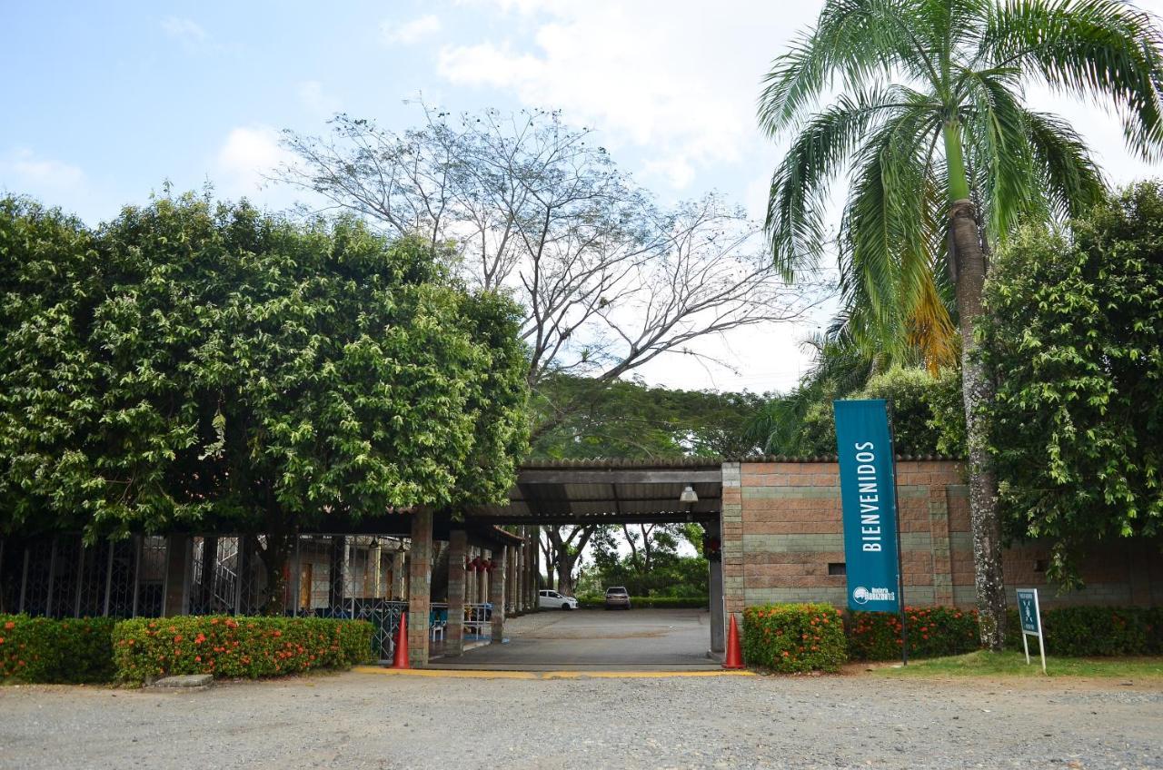 Hosteria Horizontes Caucasia Exterior foto